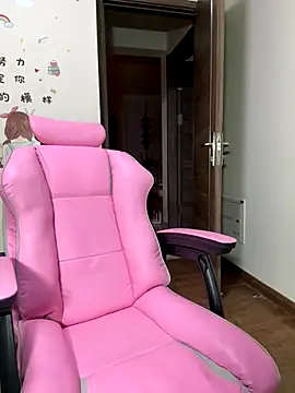 Snapshot of aa520uv chatting on 10.15.25 aa520uv online show from 10.15.25