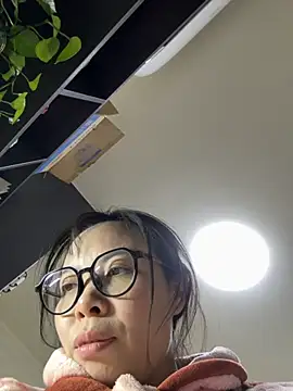 Snapshot of aa520uv chatting on 10.21.25 aa520uv online show from 10.21.25