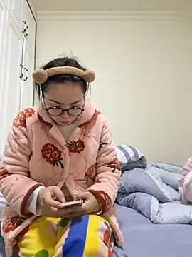 Snapshot of aa520uv chatting on 10.22.25 aa520uv online show from 10.22.25