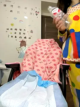 Snapshot of aa520uv chatting on 10.29.25 aa520uv online show from 10.29.25