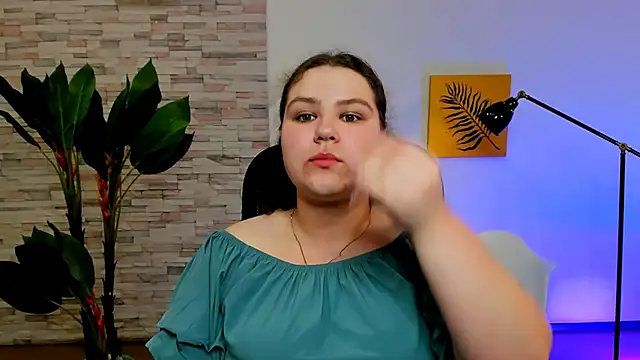 Snapshot of FlorenceAnderson chatting on 03.17.25 FlorenceAnderson online show from 03.17.25