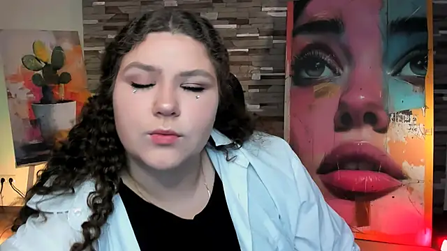 Snapshot of FlorenceAnderson chatting on 03.19.25 FlorenceAnderson online show from 03.19.25