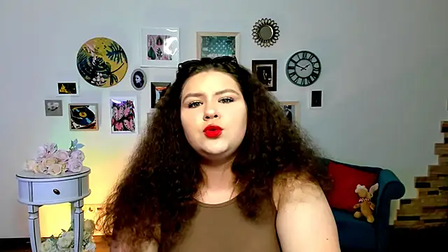 Snapshot of FlorenceAnderson chatting on 03.22.25 FlorenceAnderson online show from 03.22.25