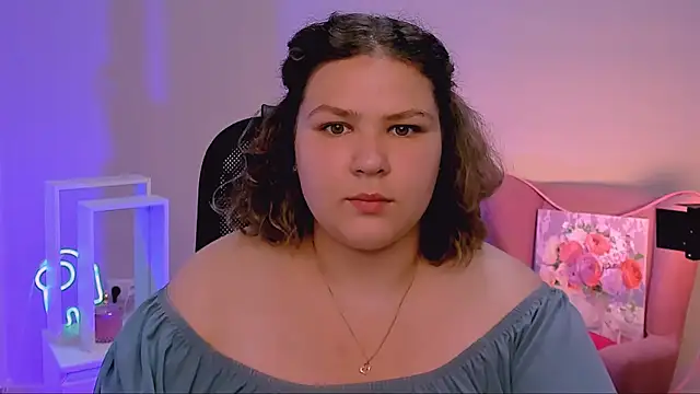 Snapshot of FlorenceAnderson chatting on 09.11.25 FlorenceAnderson online show from 09.11.25