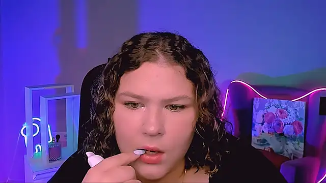 Snapshot of FlorenceAnderson chatting on 09.14.25 FlorenceAnderson online show from 09.14.25