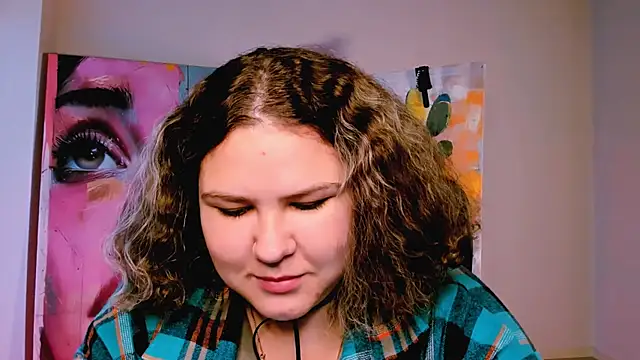 Snapshot of FlorenceAnderson chatting on 09.15.25 FlorenceAnderson online show from 09.15.25