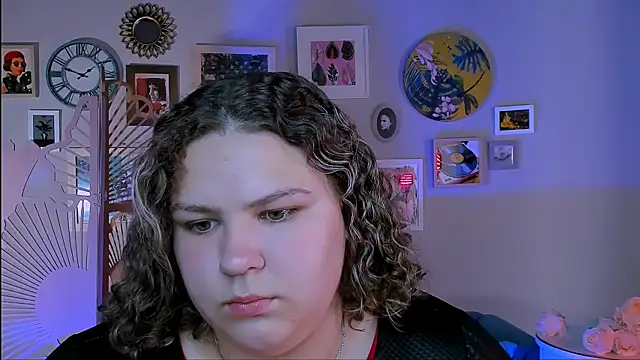 Snapshot of FlorenceAnderson chatting on 09.16.25 FlorenceAnderson online show from 09.16.25