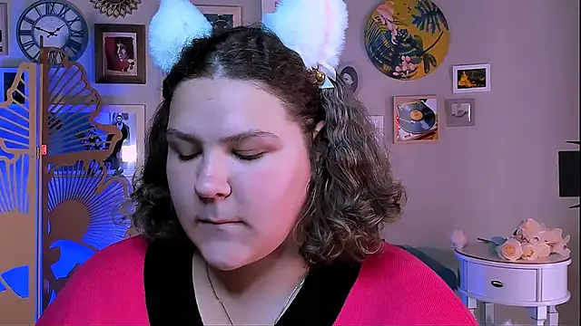 Snapshot of FlorenceAnderson chatting on 09.17.25 FlorenceAnderson online show from 09.17.25