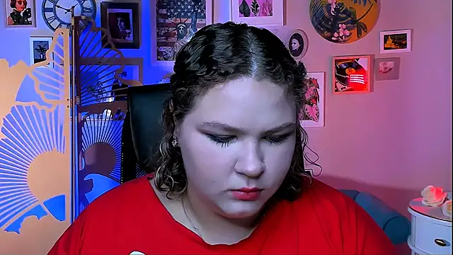 Snapshot of FlorenceAnderson chatting on 09.22.25 FlorenceAnderson online show from 09.22.25