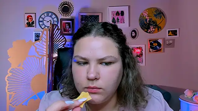 Snapshot of FlorenceAnderson chatting on 09.23.25 FlorenceAnderson online show from 09.23.25