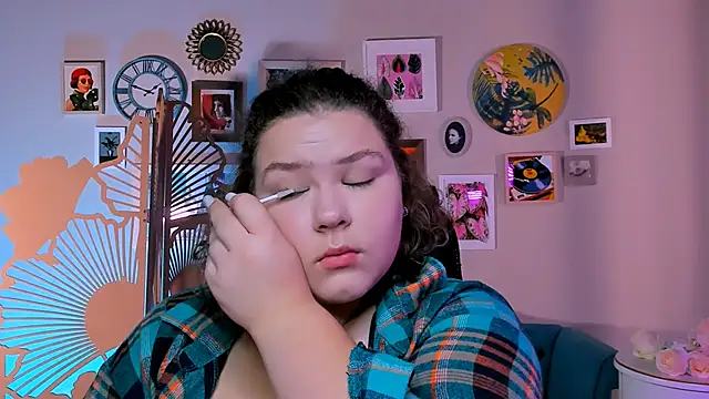 Snapshot of FlorenceAnderson chatting on 09.25.25 FlorenceAnderson online show from 09.25.25