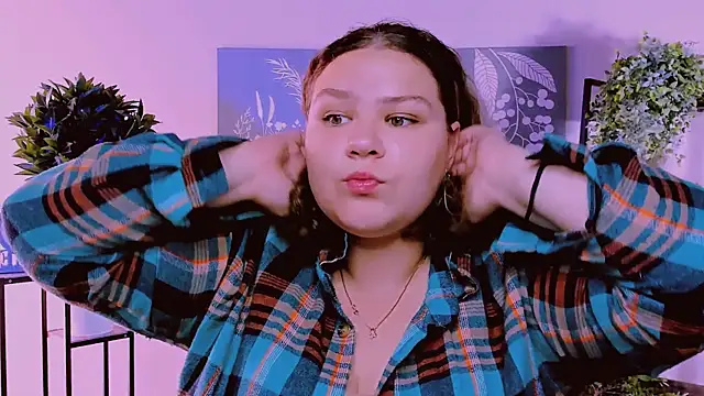 Snapshot of FlorenceAnderson chatting on 09.28.25 FlorenceAnderson online show from 09.28.25