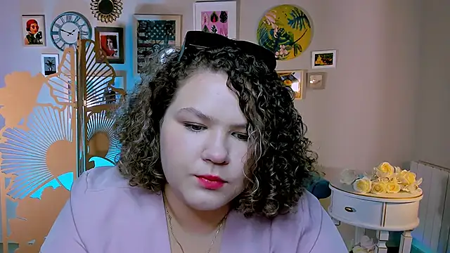 Snapshot of FlorenceAnderson chatting on 09.30.25 FlorenceAnderson online show from 09.30.25