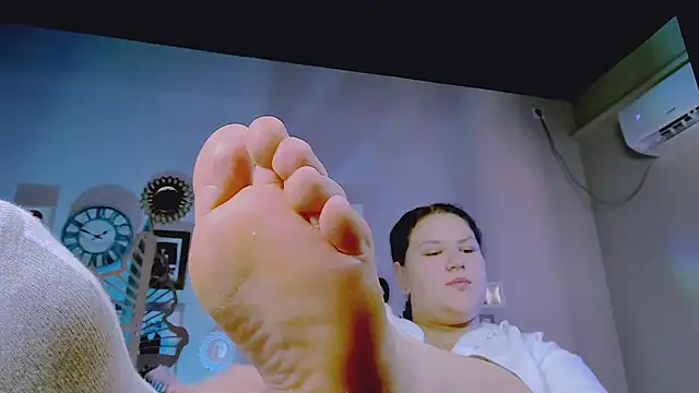 Snapshot of FlorenceAnderson chatting on 10.07.25 FlorenceAnderson online show from 10.07.25