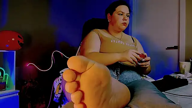 Snapshot of FlorenceAnderson chatting on 10.31.25 FlorenceAnderson online show from 10.31.25