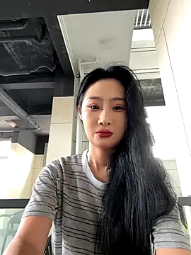 Snapshot of linger-23 chatting on 09.30.25 linger-23 online show from 09.30.25