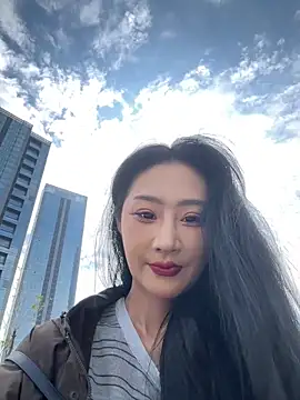 Snapshot of linger-23 chatting on 10.24.25 linger-23 online show from 10.24.25