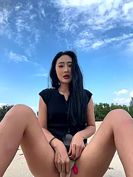 Snapshot of linger-23 chatting on 11.02.25 linger-23 online show from 11.02.25