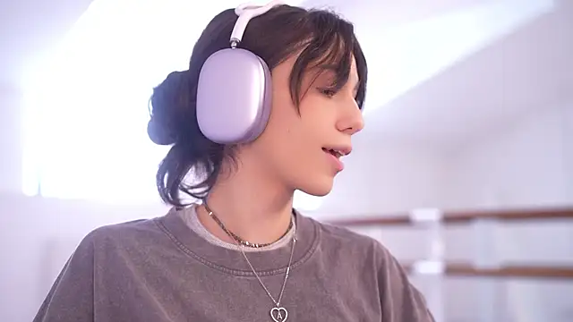 mystica  online show from 10.01.25