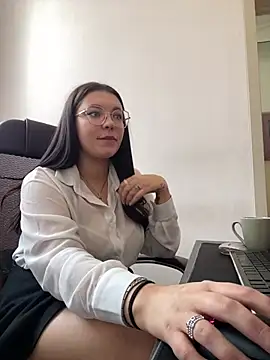 Snapshot of Karen_Holmss chatting on 03.15.25 Karen Holmss online show from 03.15.25