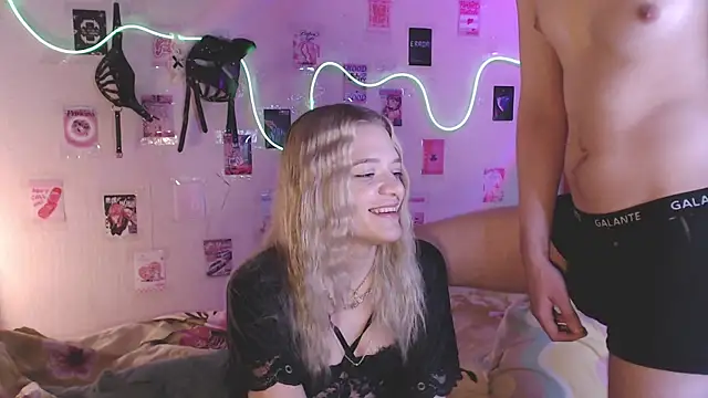 Snapshot of Your_Horny_Friends chatting on 10.03.25 Your Horny Friends online show from 10.03.25