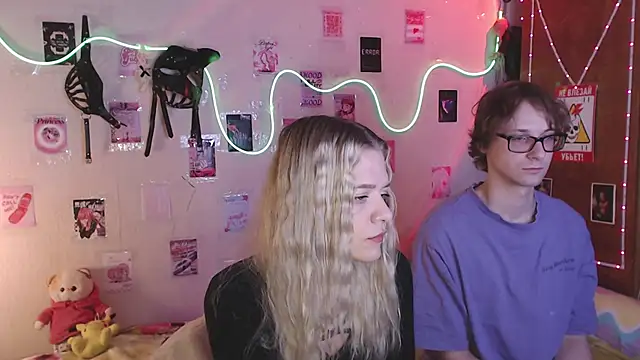 Snapshot of Your_Horny_Friends chatting on 10.06.25 Your Horny Friends online show from 10.06.25