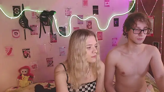 Snapshot of Your_Horny_Friends chatting on 10.17.25 Your Horny Friends online show from 10.17.25