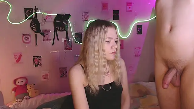 Snapshot of Your_Horny_Friends chatting on 10.30.25 Your Horny Friends online show from 10.30.25