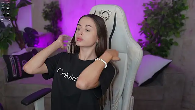 Snapshot of Nikol_Dream_ chatting on 09.13.25 Nikol Dream online show from 09.13.25