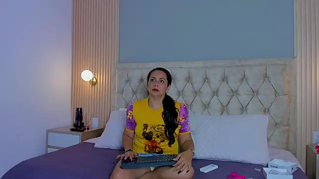 Hera goddesss online show from 10.04.25