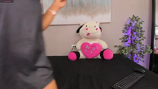 Snapshot of SammyDesire_10 chatting on 11.10.25 SammyDesire 10 online show from 11.10.25