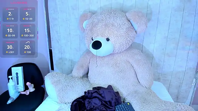 Alice 26  online show from 11.13.25