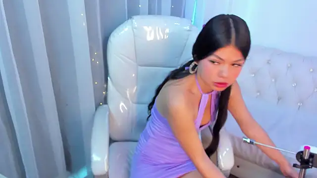 Snapshot of Pretty_Johnson_ chatting on 10.16.25 Pretty Johnson online show from 10.16.25