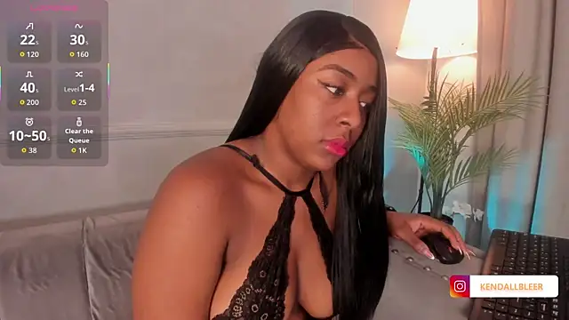 Snapshot of Kendallbleer chatting on 10.20.25 Kendallbleer online show from 10.20.25