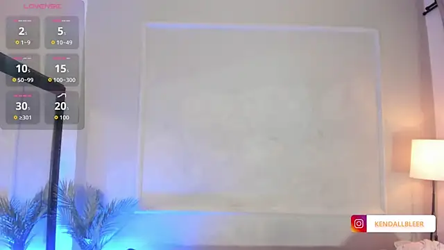 Snapshot of Kendallbleer chatting on 10.28.25 Kendallbleer online show from 10.28.25