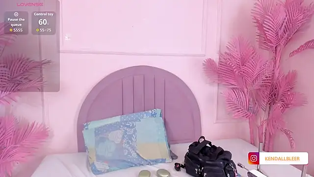 Snapshot of Kendallbleer chatting on 11.06.25 Kendallbleer online show from 11.06.25