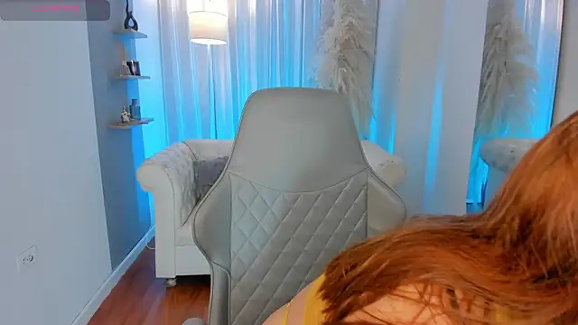 Snapshot of karla_hill_28 chatting on 09.19.25 karla hill 28 online show from 09.19.25