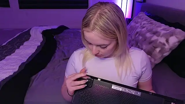 Snapshot of margot_robbie7 chatting on 05.20.26 margot robbie7 online show from 05.20.26
