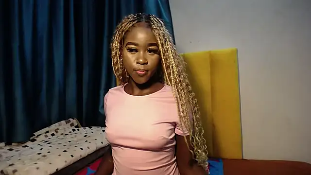 Snapshot of blackrose001 chatting on 10.03.25 blackrose001 online show from 10.03.25