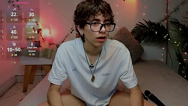 Snapshot of Matty_Sparkk chatting on 06.17.26 Matty Sparkk online show from 06.17.26