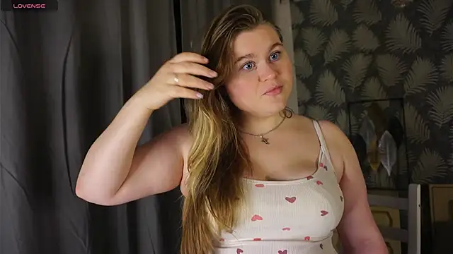 Snapshot of SibleyAllston chatting on 10.11.25 SibleyAllston online show from 10.11.25