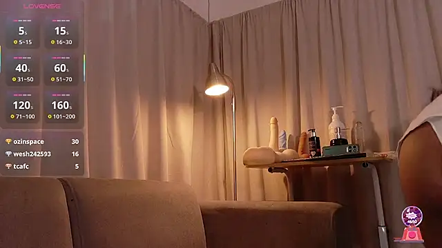 YuliethPetite online show from 10.17.25