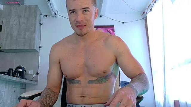 Snapshot of Ryannblue07 chatting on 10.05.25 Ryannblue07 online show from 10.05.25