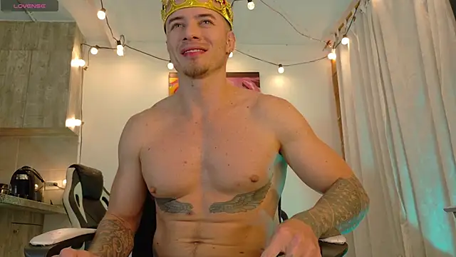 Snapshot of Ryannblue07 chatting on 10.08.25 Ryannblue07 online show from 10.08.25