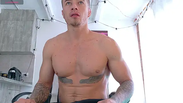 Snapshot of Ryannblue07 chatting on 10.12.25 Ryannblue07 online show from 10.12.25