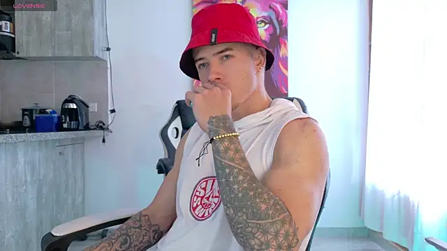 Snapshot of Ryannblue07 chatting on 10.19.25 Ryannblue07 online show from 10.19.25