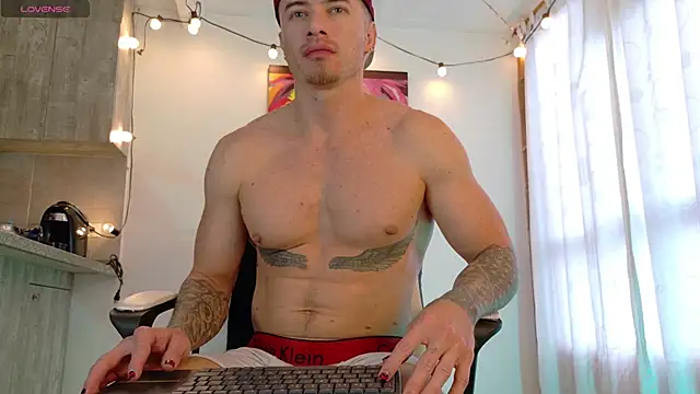 Snapshot of Ryannblue07 chatting on 10.21.25 Ryannblue07 online show from 10.21.25