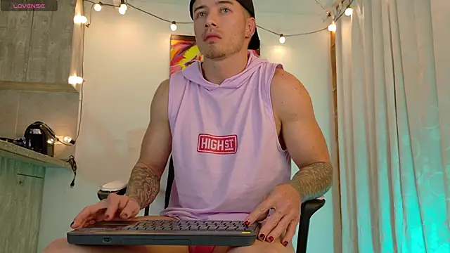 Snapshot of Ryannblue07 chatting on 10.23.25 Ryannblue07 online show from 10.23.25