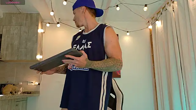 Snapshot of Ryannblue07 chatting on 11.06.25 Ryannblue07 online show from 11.06.25