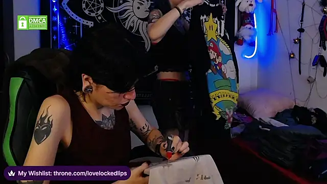 lovelockedlips online show from 12.18.25